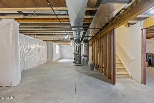 $899,900 | 13 Edenfield Street, Colonie, NY 12211