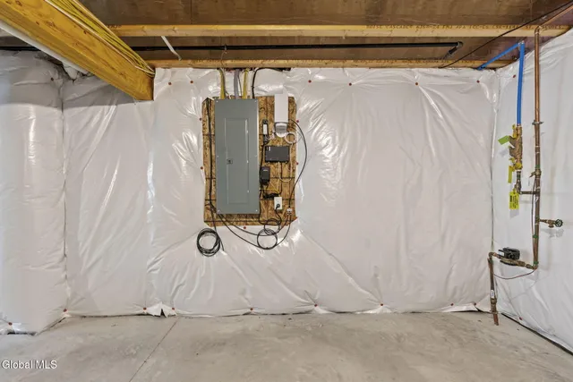 $899,900 | 13 Edenfield Street, Colonie, NY 12211