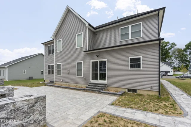 $899,900 | 13 Edenfield Street, Colonie, NY 12211