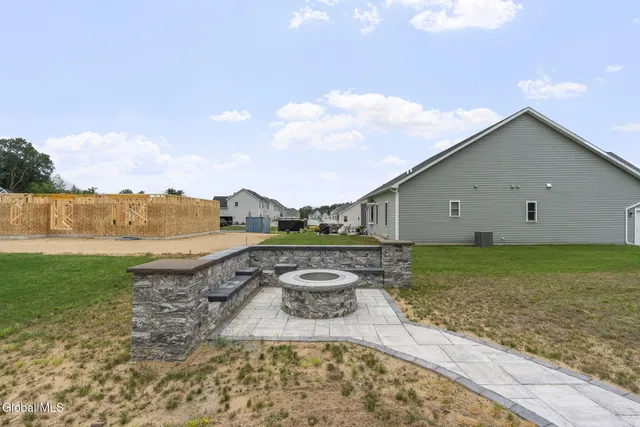 $899,900 | 13 Edenfield Street, Colonie, NY 12211