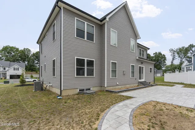 $899,900 | 13 Edenfield Street, Colonie, NY 12211