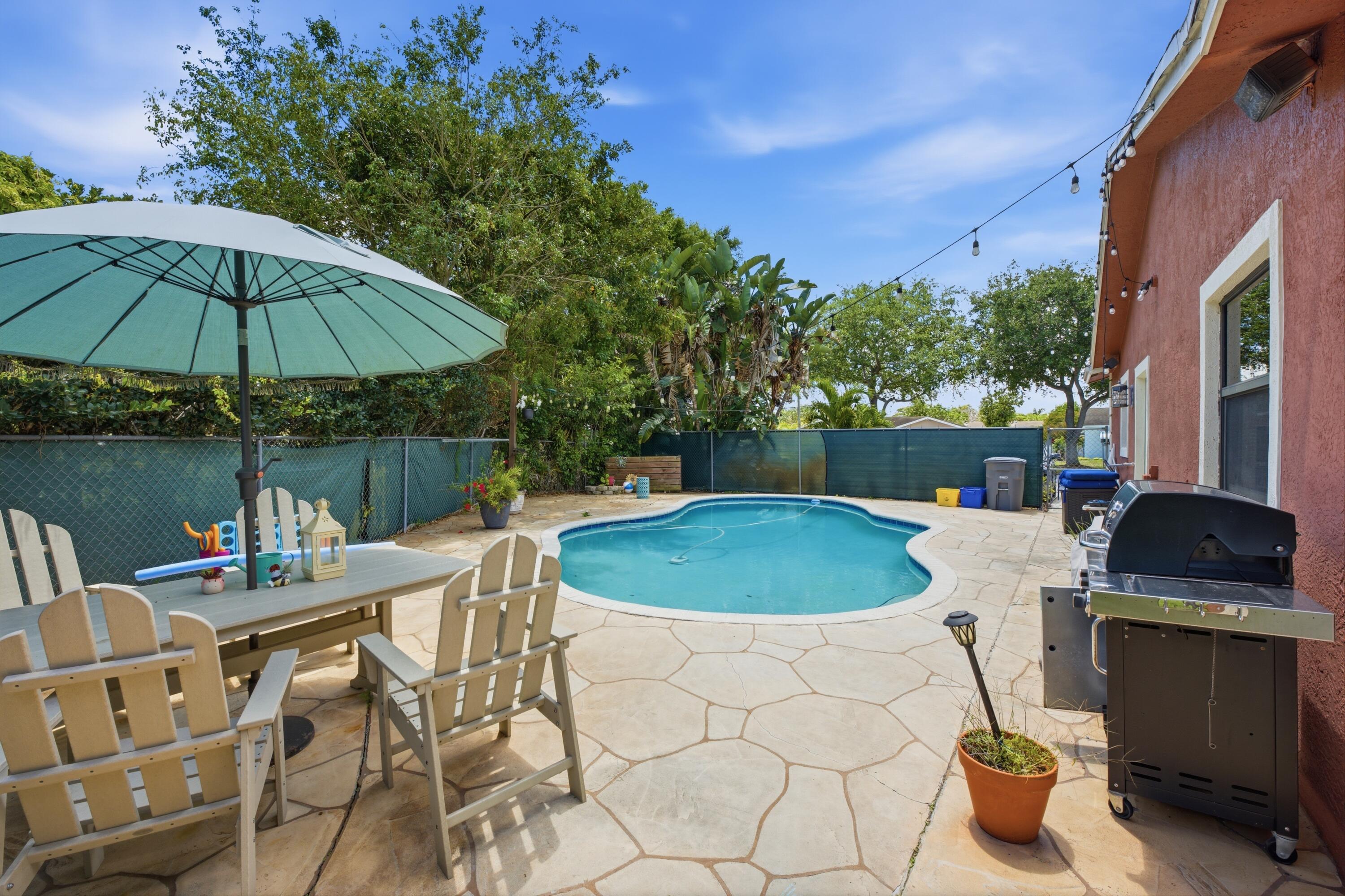 22504 Southwest 65th Avenue Boca Raton, FL 33428 - Photo 33 of 36 a table and chairs in the patio