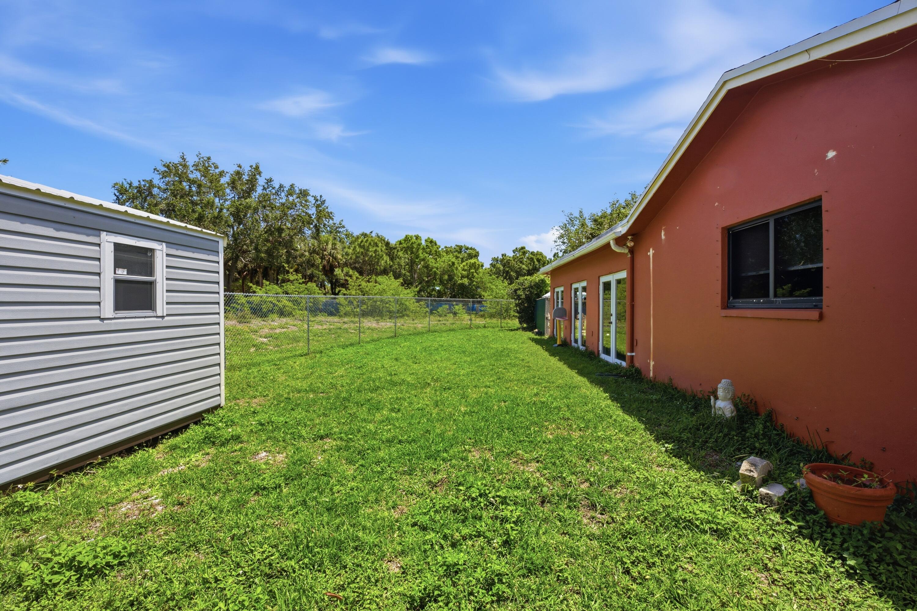 22504 Southwest 65th Avenue Boca Raton, FL 33428 - Photo 35 of 36 a backyard of a house with lots of green space
