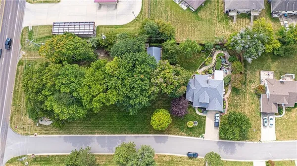 $757,800 | 2 Chadwick Lane, Country Club, MO 64505