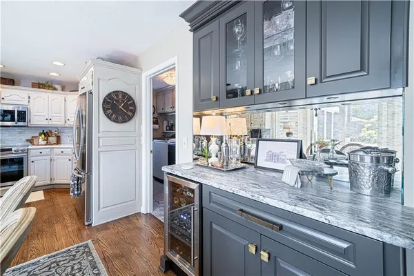 $757,800 | 2 Chadwick Lane, Country Club, MO 64505