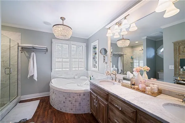 $757,800 | 2 Chadwick Lane, Country Club, MO 64505
