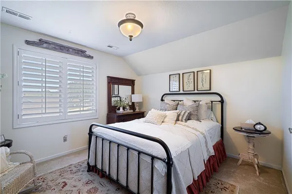 $757,800 | 2 Chadwick Lane, Country Club, MO 64505