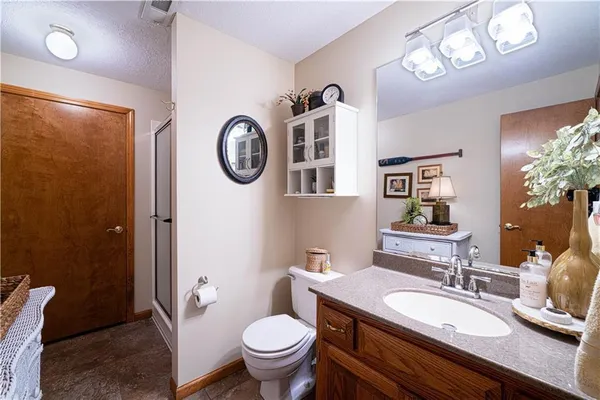 $757,800 | 2 Chadwick Lane, Country Club, MO 64505