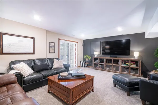 $757,800 | 2 Chadwick Lane, Country Club, MO 64505