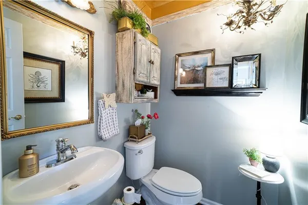 $757,800 | 2 Chadwick Lane, Country Club, MO 64505
