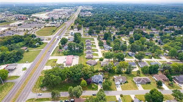 $757,800 | 2 Chadwick Lane, Country Club, MO 64505