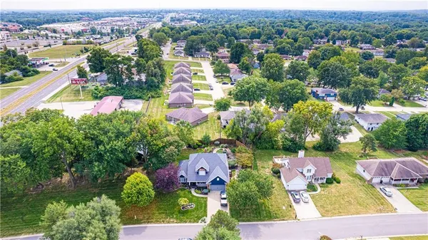 $757,800 | 2 Chadwick Lane, Country Club, MO 64505