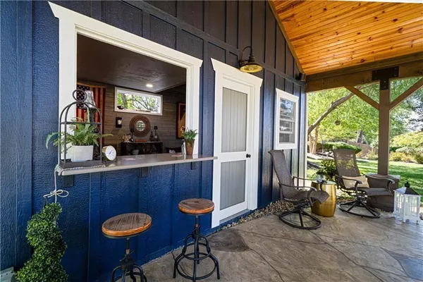 $757,800 | 2 Chadwick Lane, Country Club, MO 64505