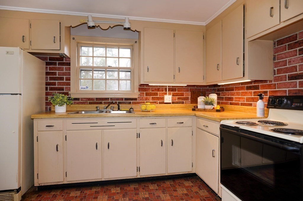 99 Gleason Road Lexington, MA 02420 - Photo 8 of 21