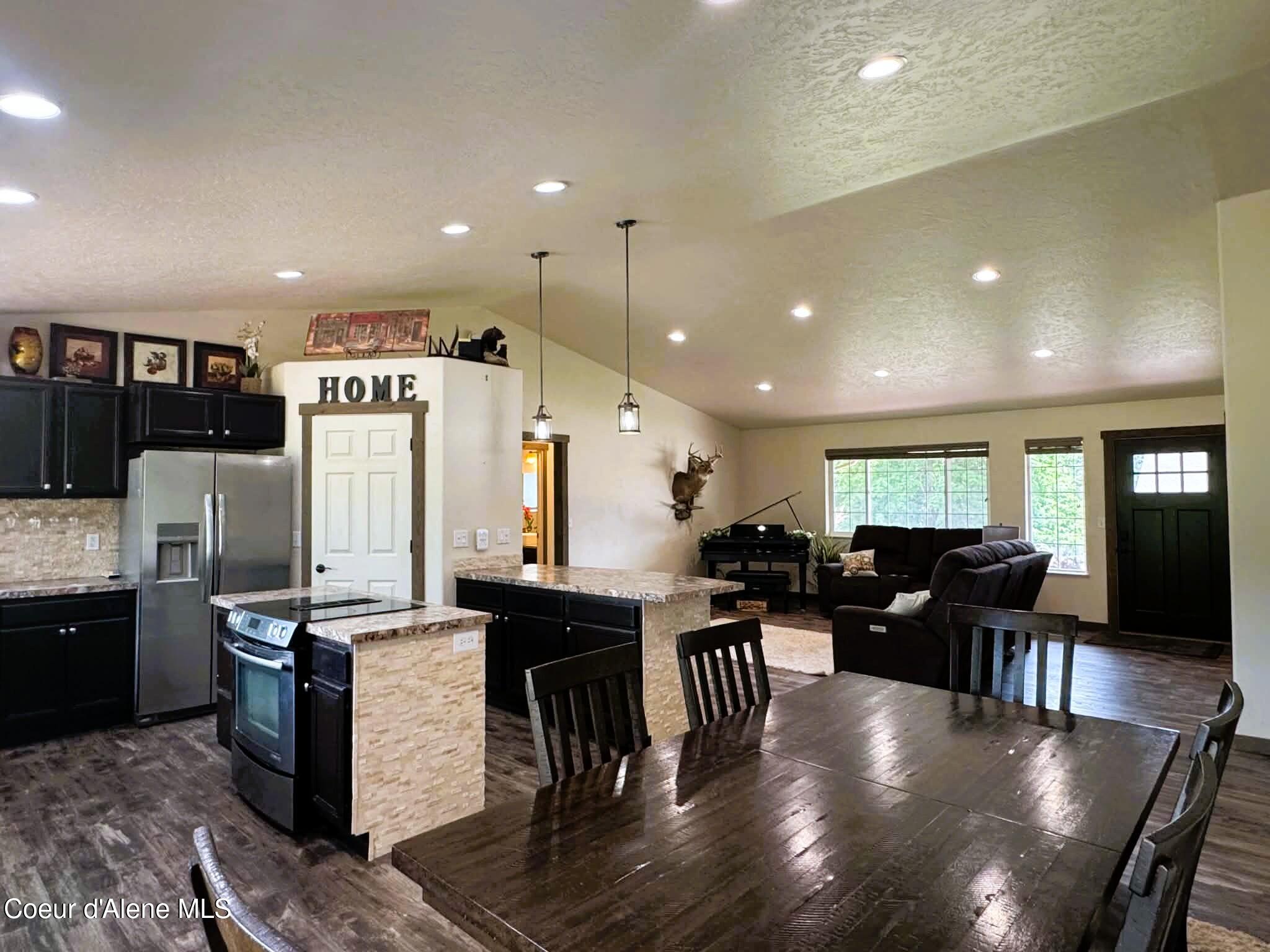 6637 East Little Joe Road Coeur D'Alene, ID 83814 - Photo 10 of 44 Breakfast Area / Kitchen / Living Room