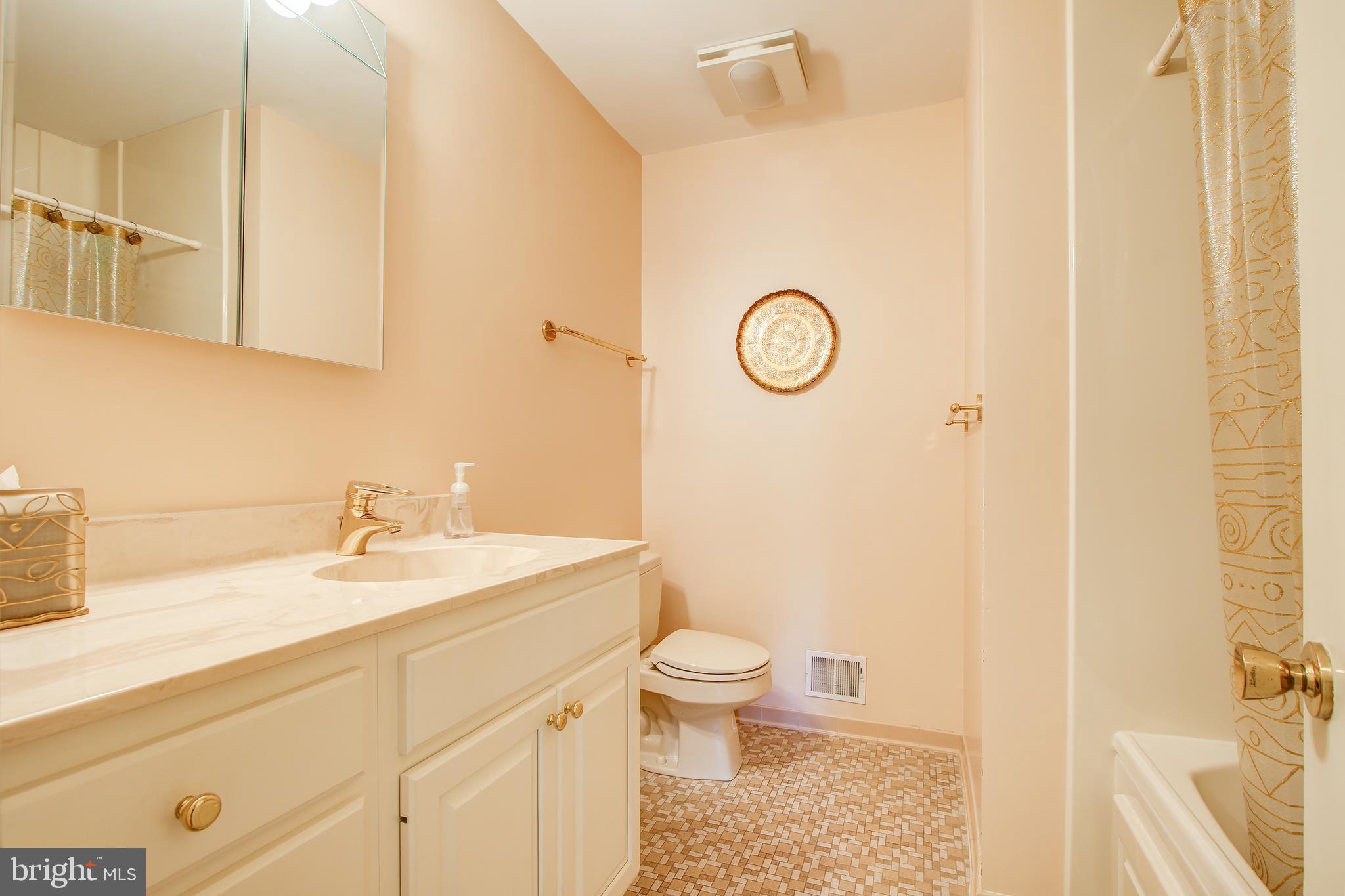 1708 Arbor View Road Silver Spring, MD 20902 - Photo 24 of 34 Full bath with tub