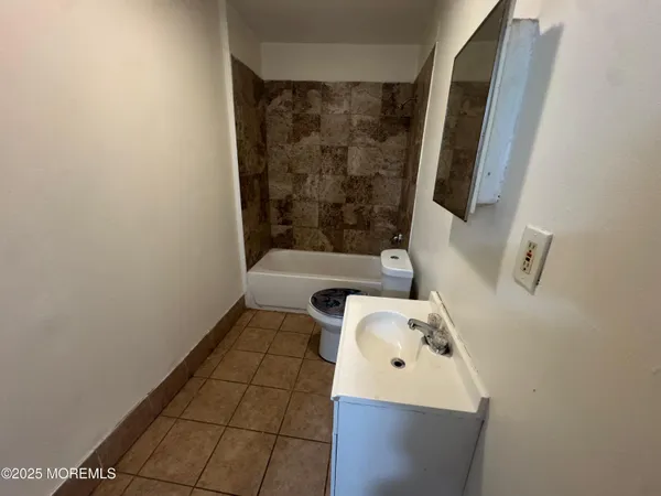 $2,700 | 724 Cortlandt Street, Unit 6, Perth Amboy, NJ 08861