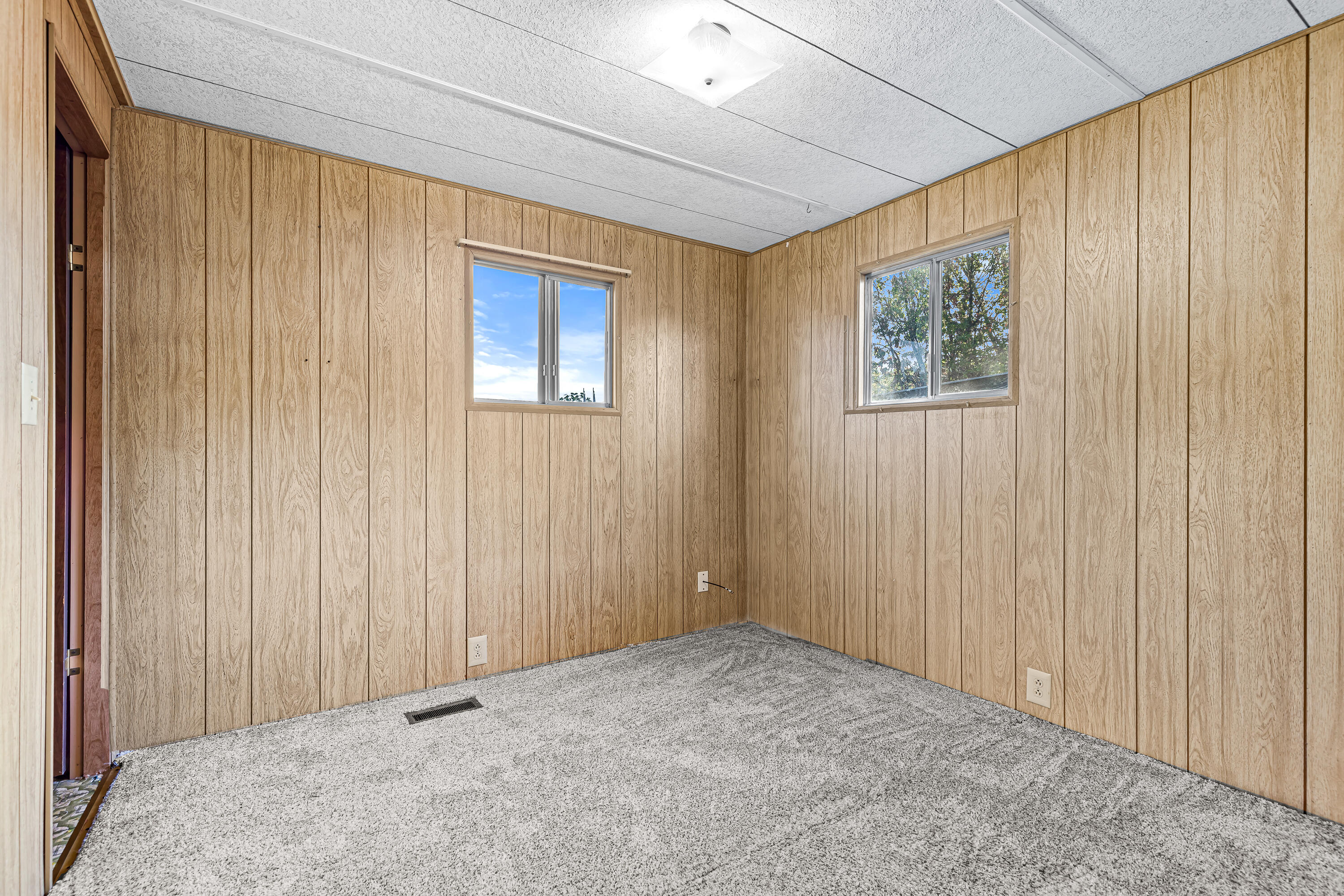 421 Stevens Road, Unit 21 Eagle Point, OR 97524 - Photo 16 of 25 9R9A2428