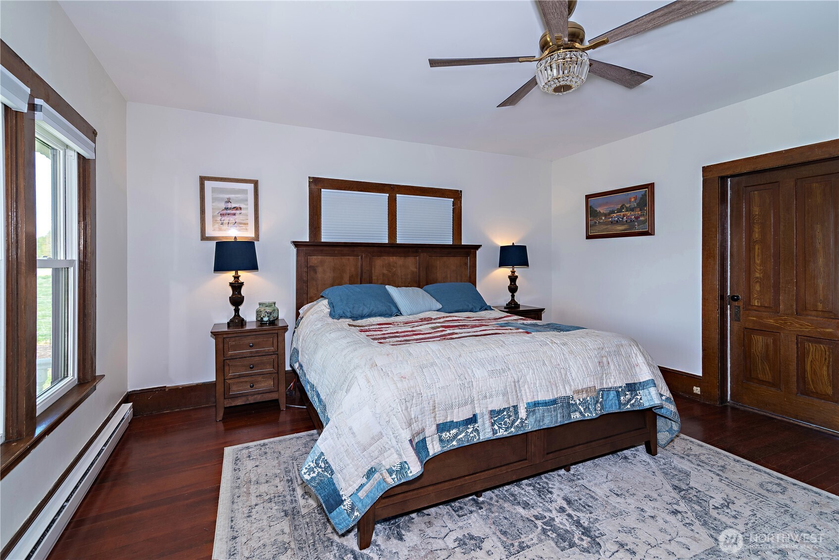4441 Dry Creek Road Ellensburg, WA 98926 - Photo 20 of 32 a bedroom with a large bed and a window
