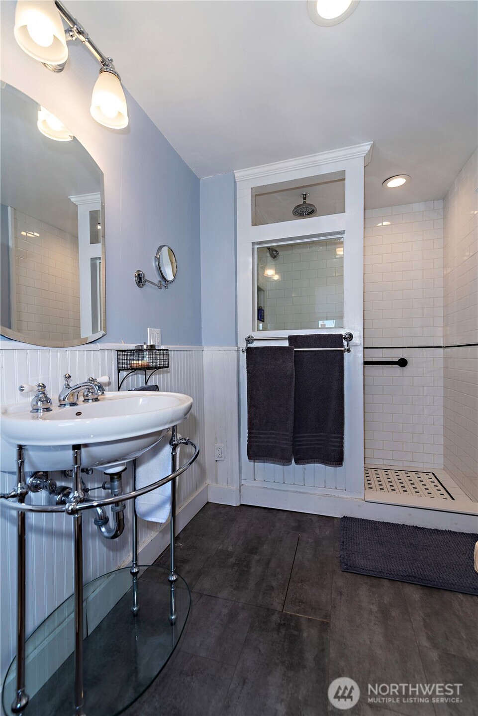 4441 Dry Creek Road Ellensburg, WA 98926 - Photo 22 of 32 a bathroom with a sink and a mirror