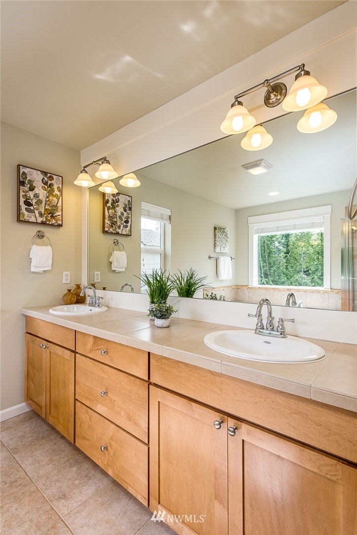 628 Lyons Avenue Northeast Renton, WA 98059 - Photo 13 of 23 Gallery Image 13