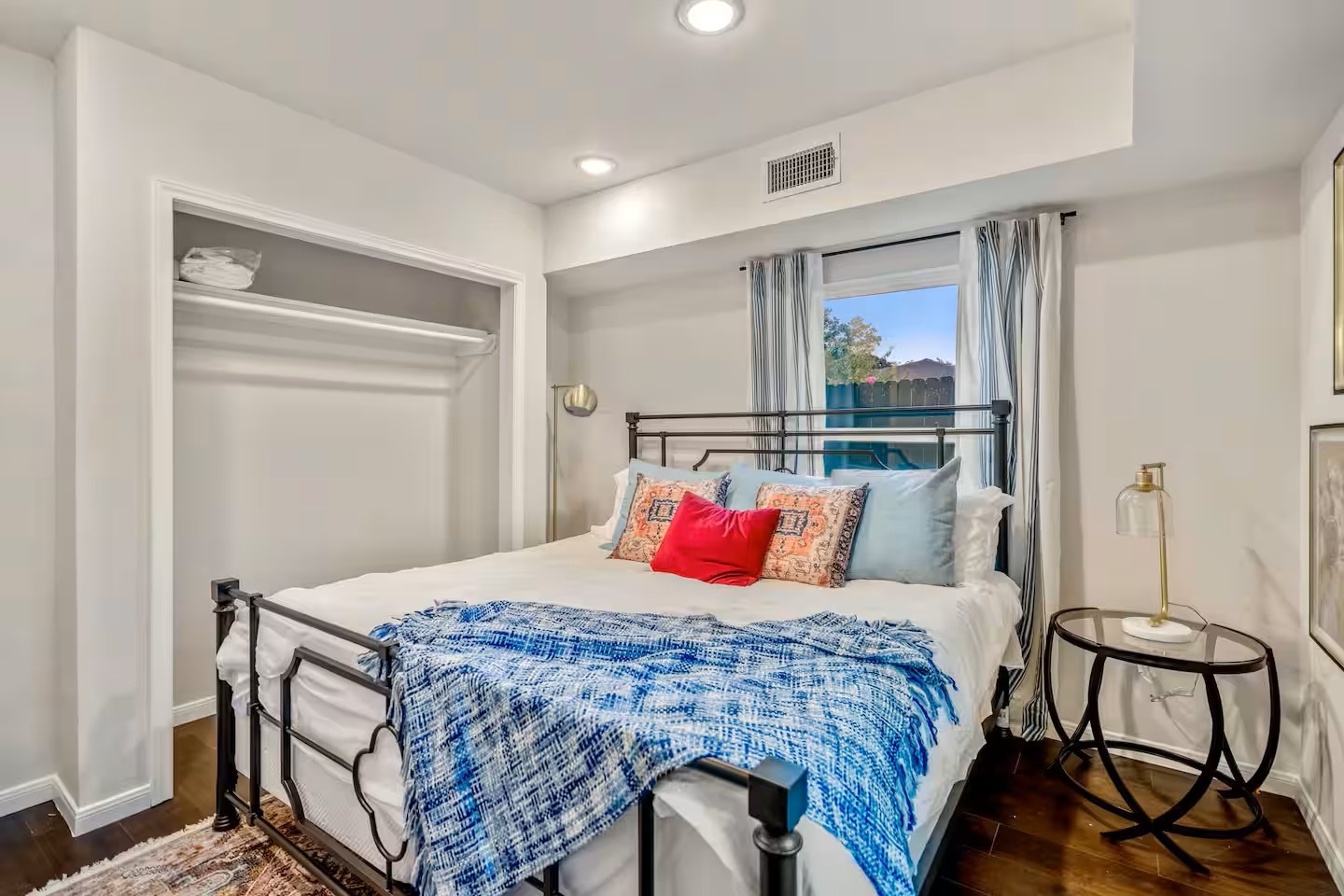 3741 Charleston Street Houston, TX 77021 - Photo 20 of 37 Bedroom 1 featuring a king size bed and ensuite bath.