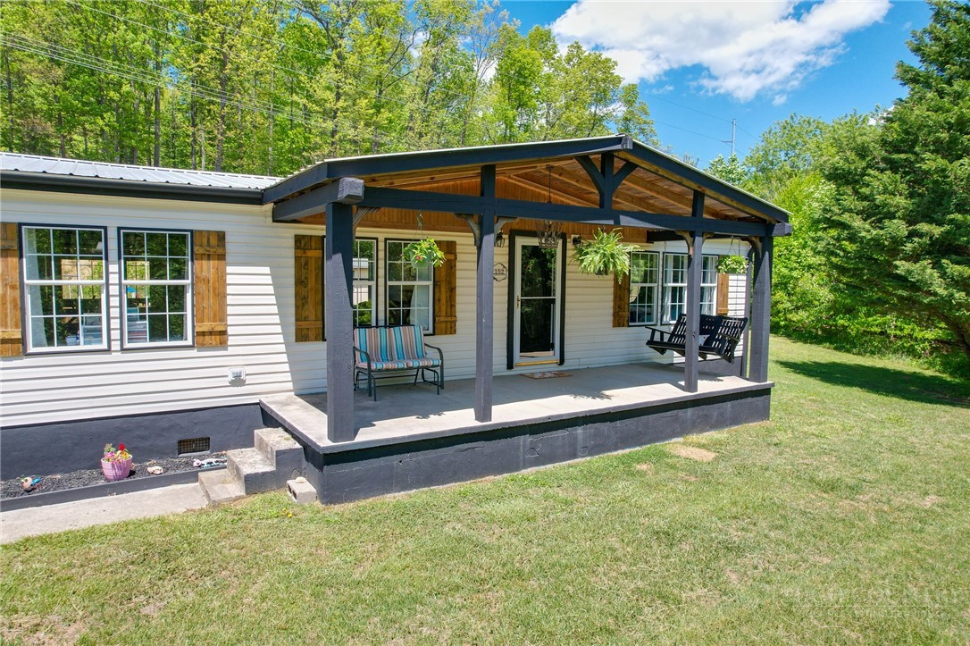 152 Pioneer Ridge Sparta, NC 28675 - Photo 3 of 48