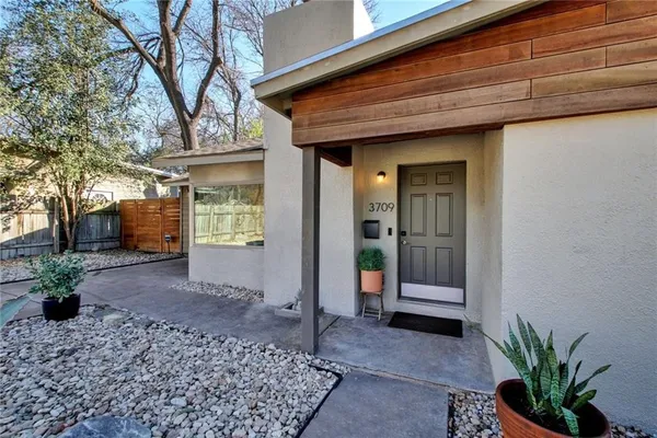 $2,800 | 3709 Vineland Drive, Austin, TX 78722
