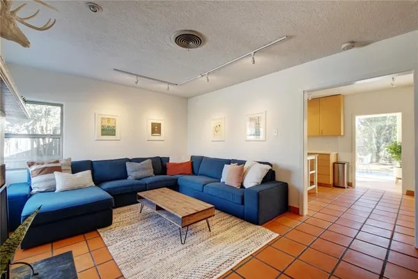 $2,800 | 3709 Vineland Drive, Austin, TX 78722