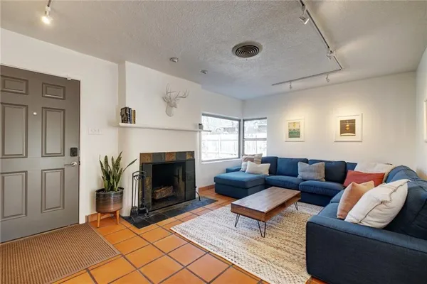 $2,800 | 3709 Vineland Drive, Austin, TX 78722