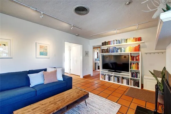 $2,800 | 3709 Vineland Drive, Austin, TX 78722