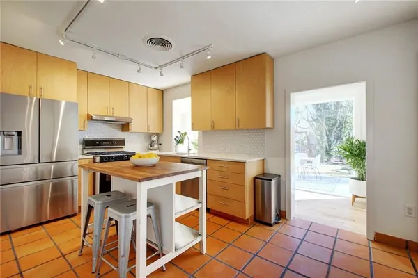 $2,800 | 3709 Vineland Drive, Austin, TX 78722