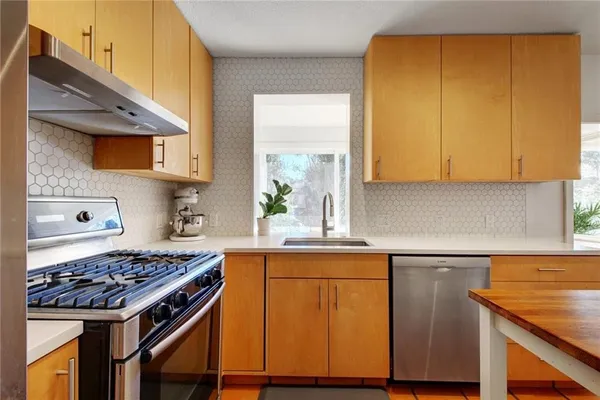 $2,800 | 3709 Vineland Drive, Austin, TX 78722