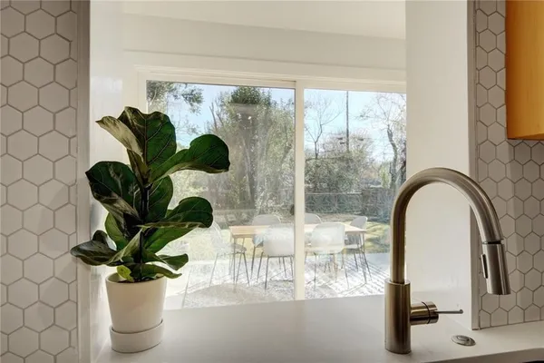 $2,800 | 3709 Vineland Drive, Austin, TX 78722