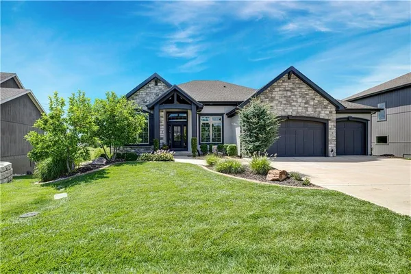 $789,900 | 25005 West 114th Street, Olathe, KS 66061