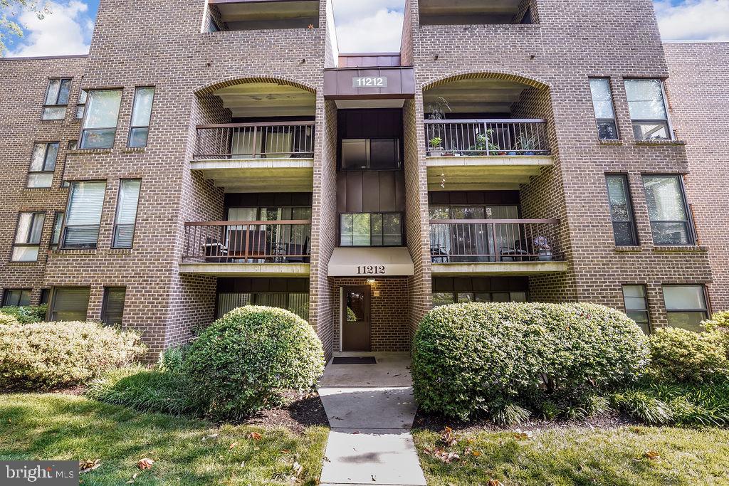11212 Chestnut Grove Square, Unit 7 Reston, VA 20190 - Photo 1 of 26 Gallery Image 1