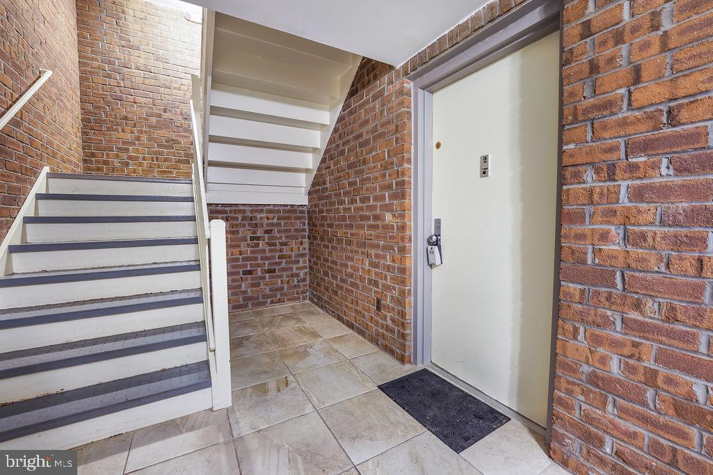 11212 Chestnut Grove Square, Unit 7 Reston, VA 20190 - Photo 2 of 26 Gallery Image 2