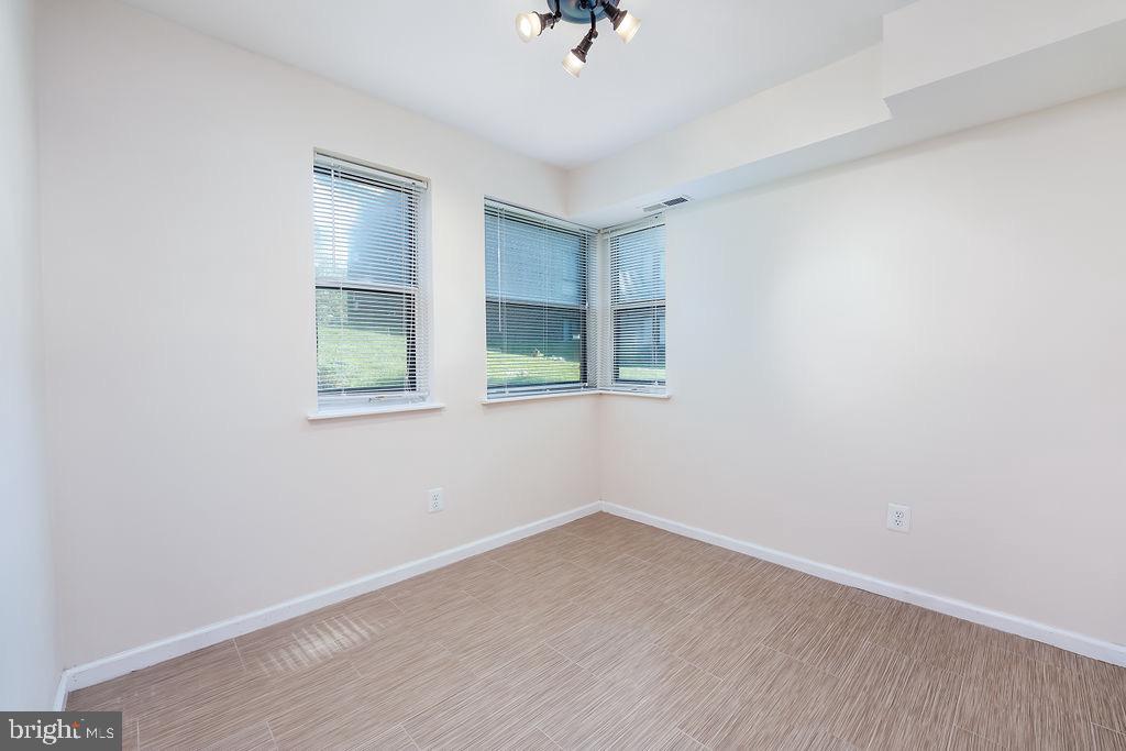 11212 Chestnut Grove Square, Unit 7 Reston, VA 20190 - Photo 11 of 26 Gallery Image 11