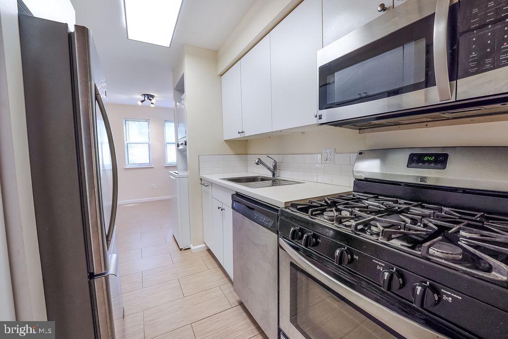11212 Chestnut Grove Square, Unit 7 Reston, VA 20190 - Photo 14 of 26 Gallery Image 14