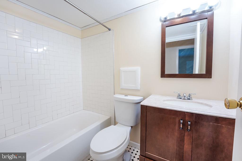 11212 Chestnut Grove Square, Unit 7 Reston, VA 20190 - Photo 16 of 26 Gallery Image 16
