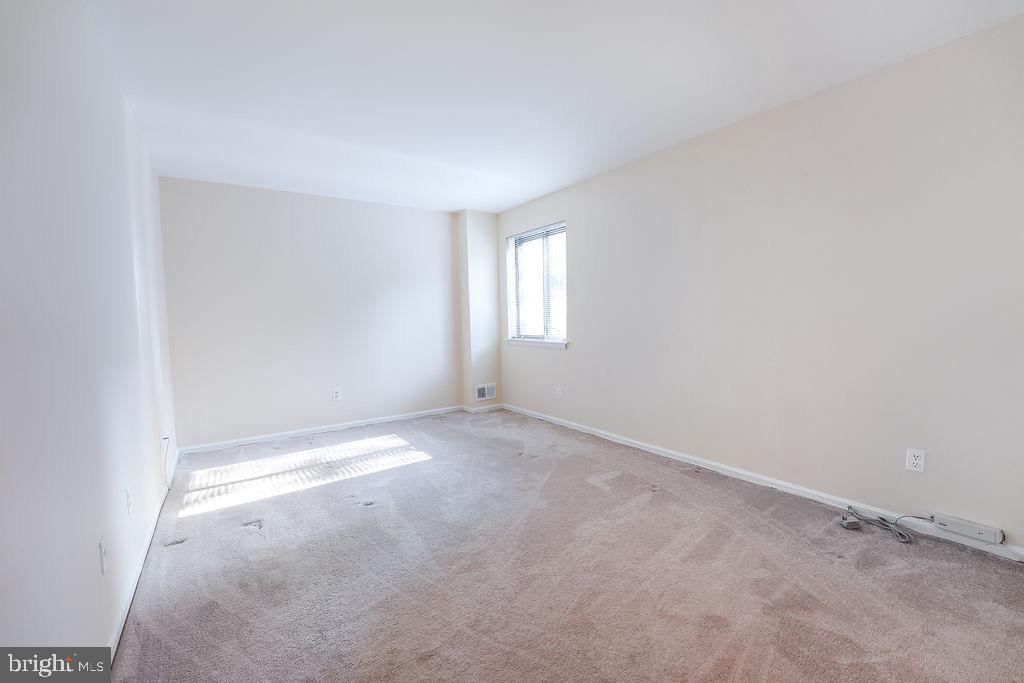 11212 Chestnut Grove Square, Unit 7 Reston, VA 20190 - Photo 18 of 26 Gallery Image 18