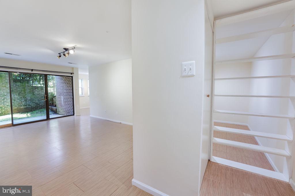 11212 Chestnut Grove Square, Unit 7 Reston, VA 20190 - Photo 3 of 26 Gallery Image 3