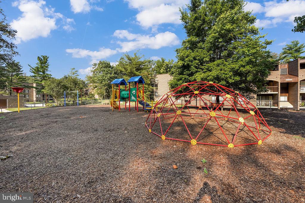 11212 Chestnut Grove Square, Unit 7 Reston, VA 20190 - Photo 25 of 26 Gallery Image 25