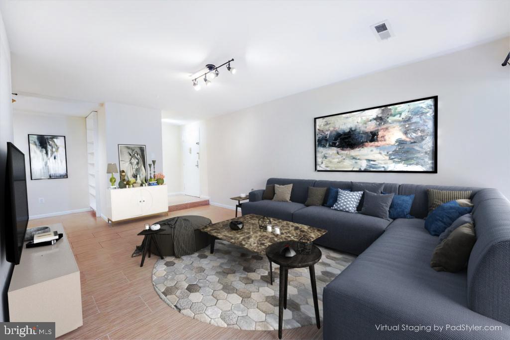 11212 Chestnut Grove Square, Unit 7 Reston, VA 20190 - Photo 4 of 26 Gallery Image 4