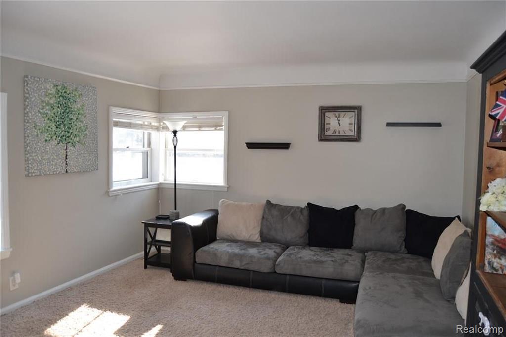 4430 Green Lake Road West Bloomfield, MI 48323 - Photo 2 of 21