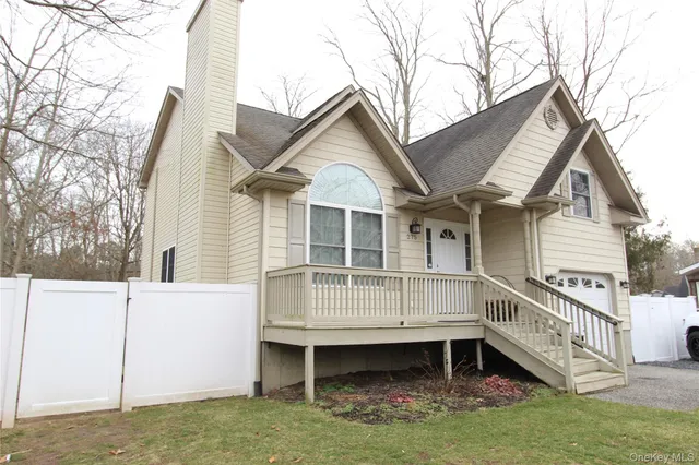 $624,990 | 275 Railroad Avenue, Center Moriches, NY 11934