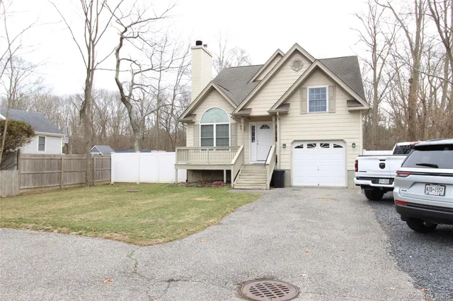 $624,990 | 275 Railroad Avenue, Center Moriches, NY 11934