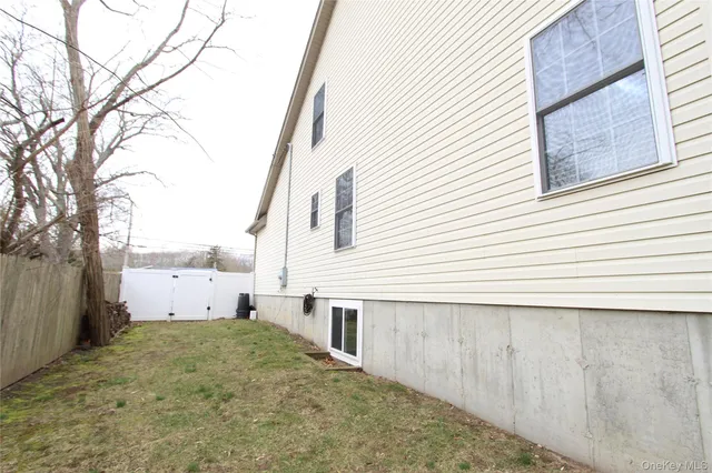 $624,990 | 275 Railroad Avenue, Center Moriches, NY 11934