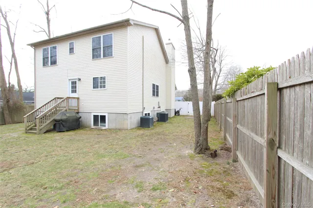 $624,990 | 275 Railroad Avenue, Center Moriches, NY 11934