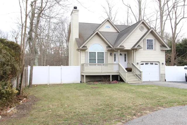 $624,990 | 275 Railroad Avenue, Center Moriches, NY 11934